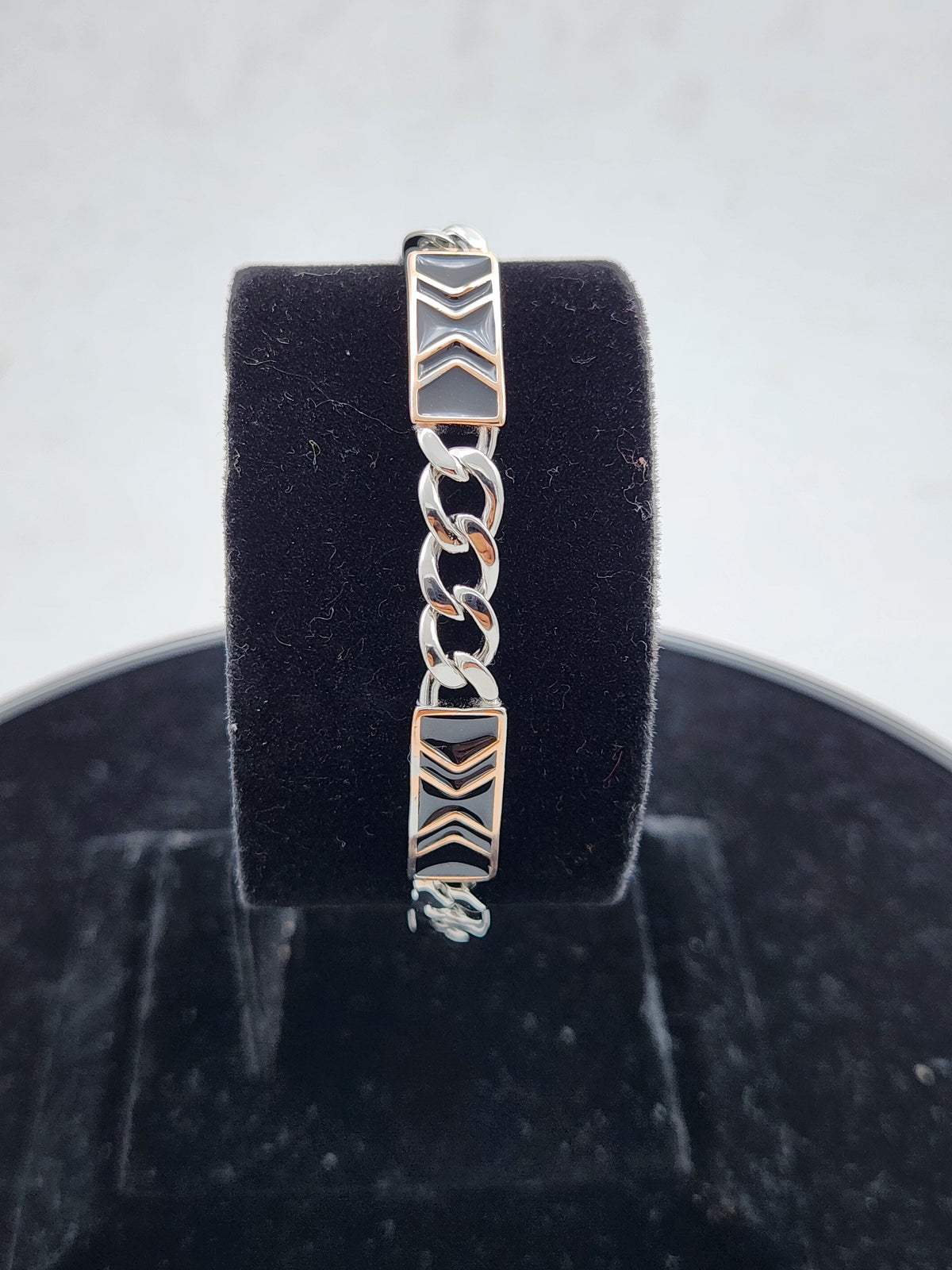 Arrow Crest Men’s Silver Bracelet