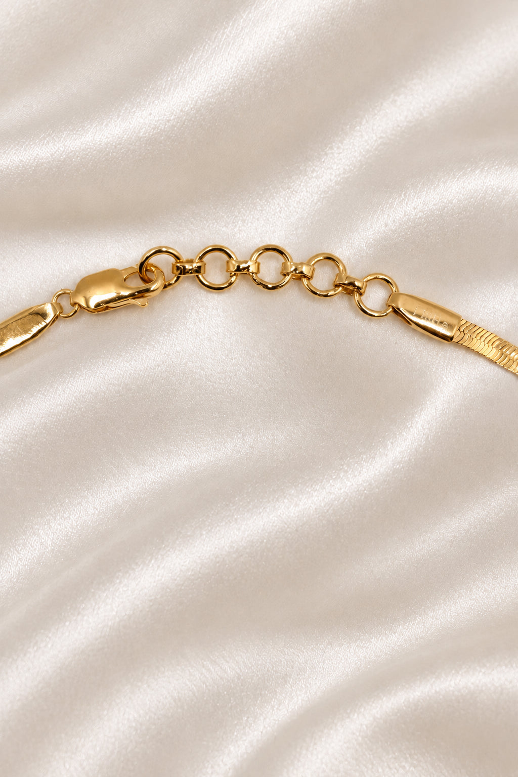 Sleek Solid Chain