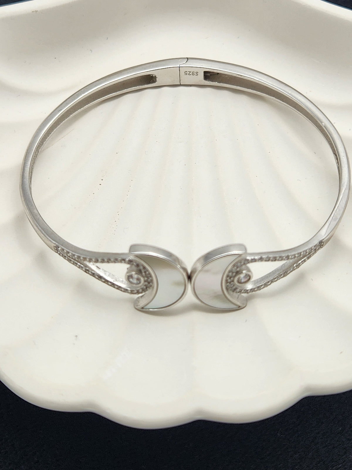 Eterna Curl Silver Kada