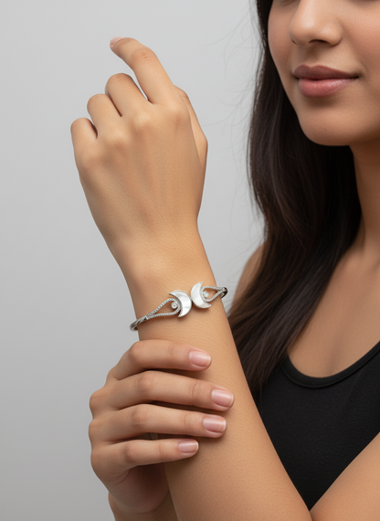 Eterna Curl Silver Kada