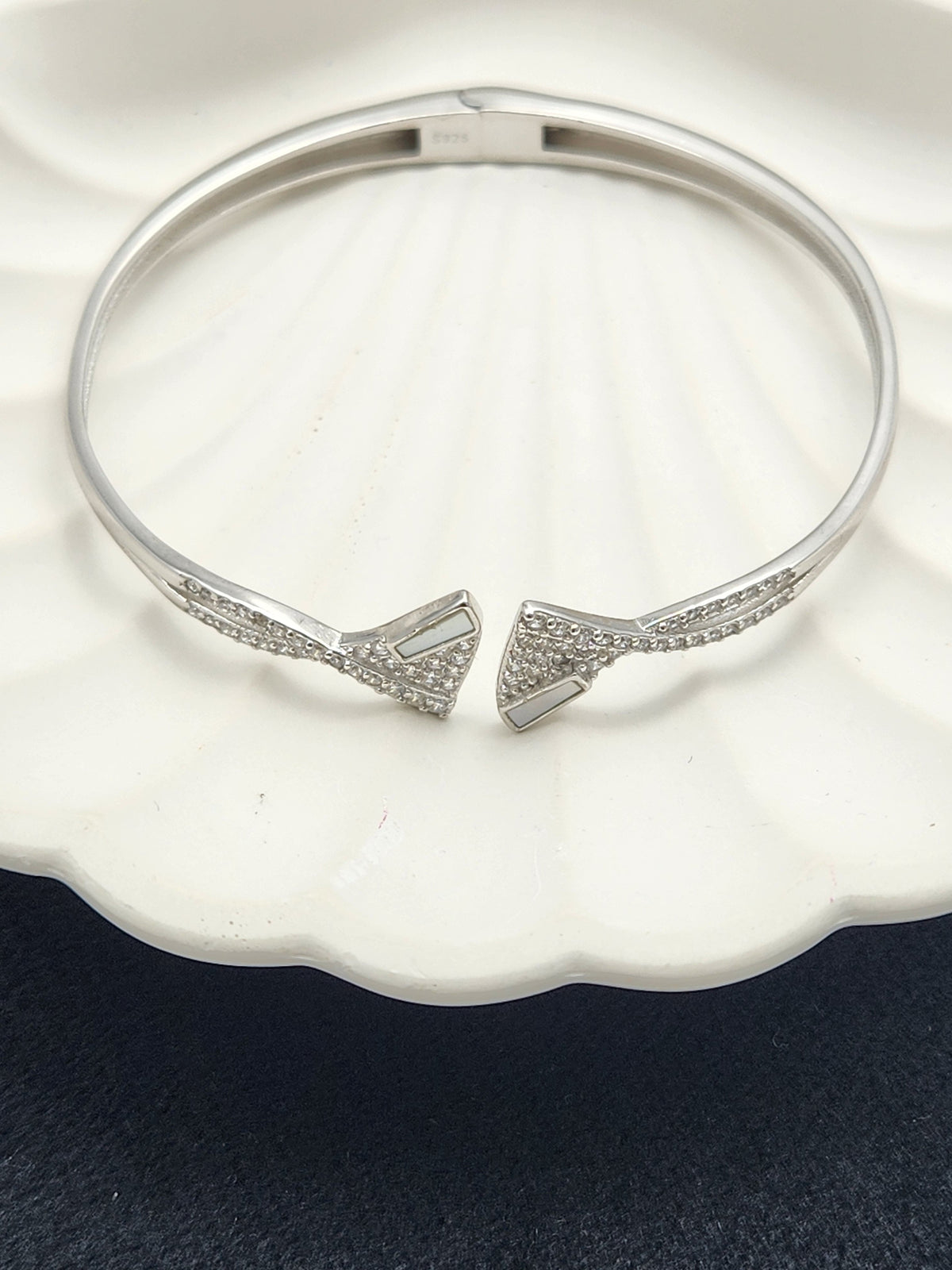 Aurora V-Edge Silver Kada