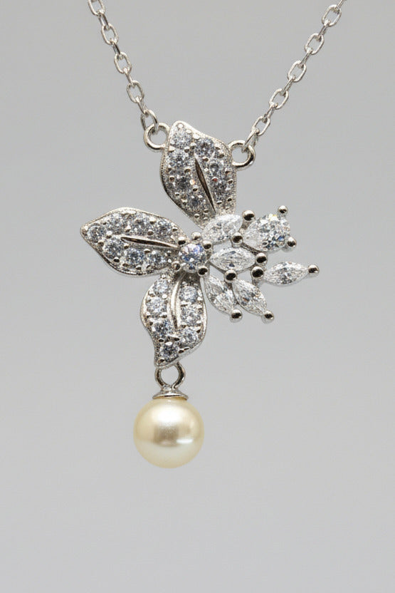 Pearl Flutter Necklace Set