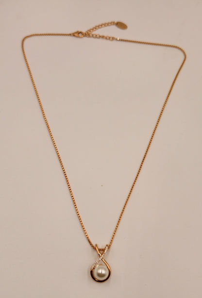 Pearl Loop Necklace
