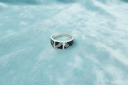 Obsidian Crest Men's Silver Band