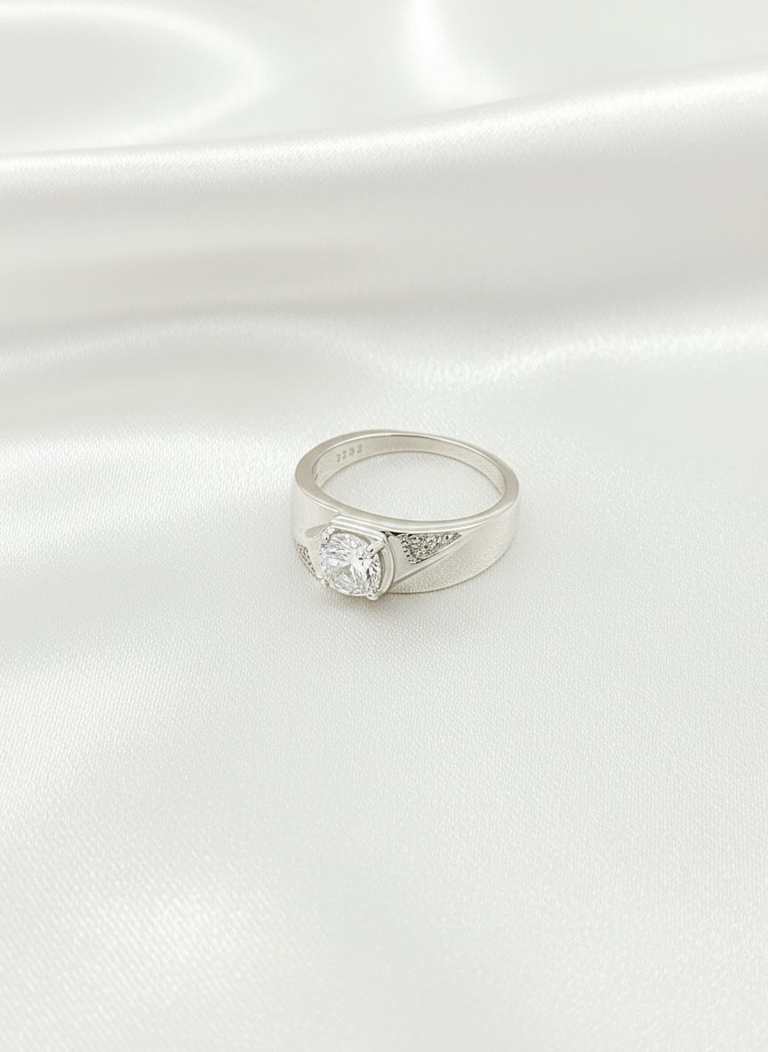 Apex Solitaire Men’s Silver Ring