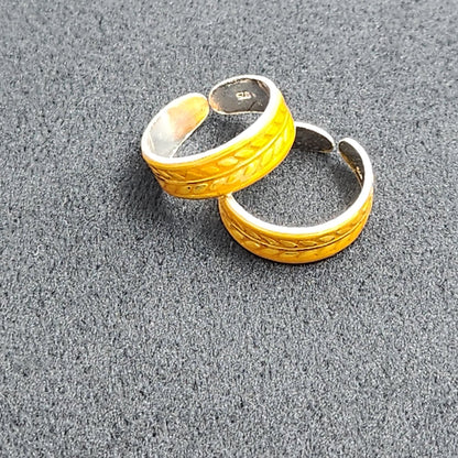 A harmony of contrasts Toe Ring