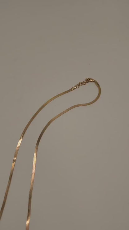 Sleek Solid Chain