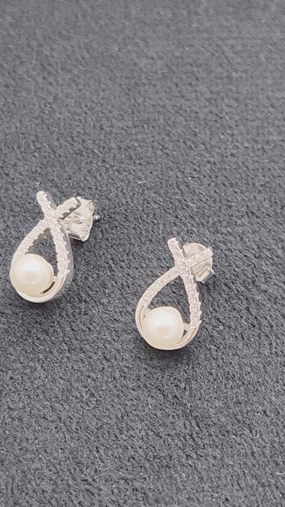 Infinity Pearl Pendant Set